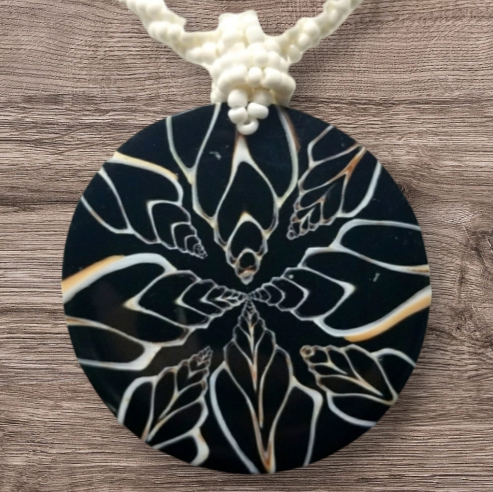 HANDCRAFTED GLASS BEAD & SHELL PENDANT NECKLACE